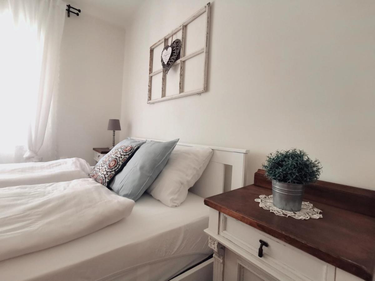 Family Garden Apartmanhaz Шиофок Экстерьер фото